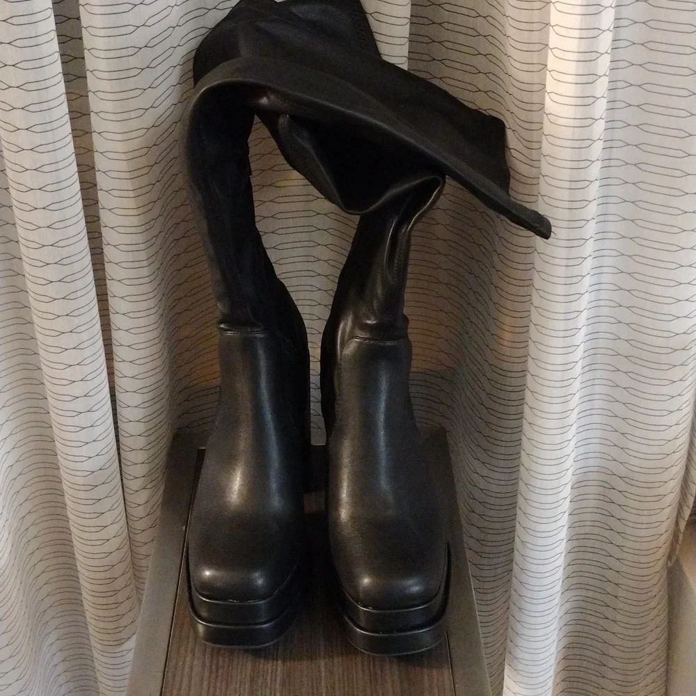 NWB Sleek Black Over the Knee Platform Boots